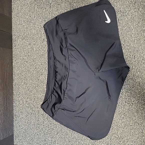 Nike Black Athletic Shorts - Picture 1 of 6